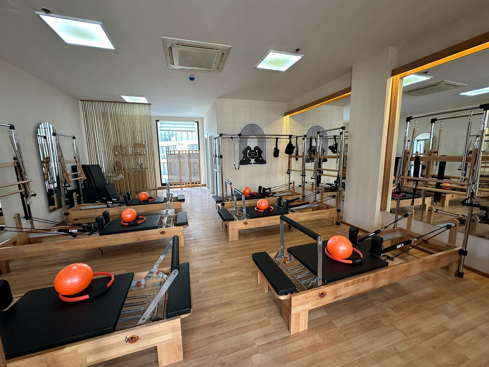 Tuzla Nidus Pilates stüdyosunun reformer alanı